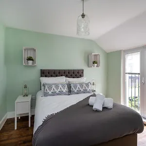  Holiday home Sea View Mumbles Sleeps 7